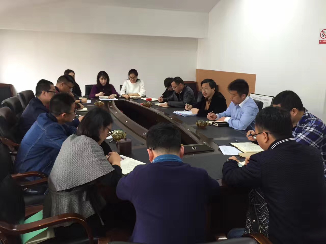 縣農(nóng)業(yè)局陳局為支持火山茶事業(yè) 開辦研討會